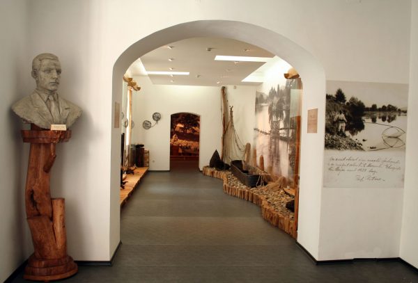 2 intrare expozitie pavilionara(1)