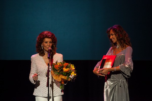 Sophia Loren a primit premiul pentru întreaga activitate. 