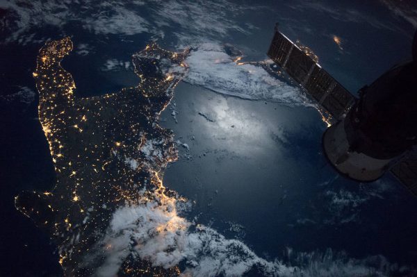 statia-spatiala-internationala-deasupra-sudului-italiei-cc-nasa