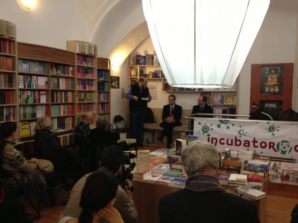 fostul-ministru-adrian-cioroianu-lansat-la-cluj-un-roman-despre-iubiri-interzise_0